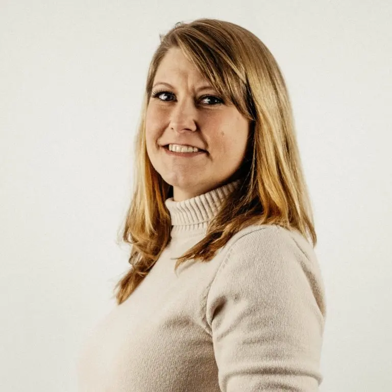 Porträt von Jessica Weber, Ausbilderin für Erste Hilfe.